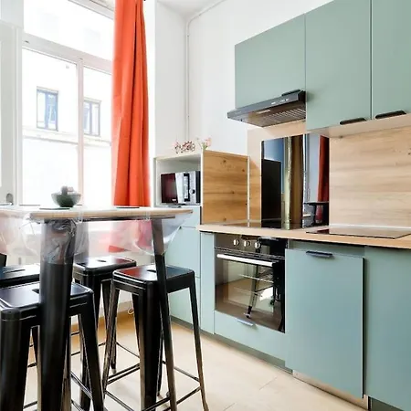 Modern 1br Flat In The Heart Of 아파트 릴